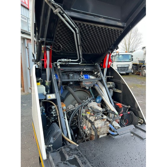 2020 JOHNSTON CX202 ROAD SWEEPER in Compact Sweepers