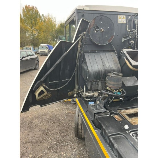 2020 JOHNSTON CX202 ROAD SWEEPER in Compact Sweepers