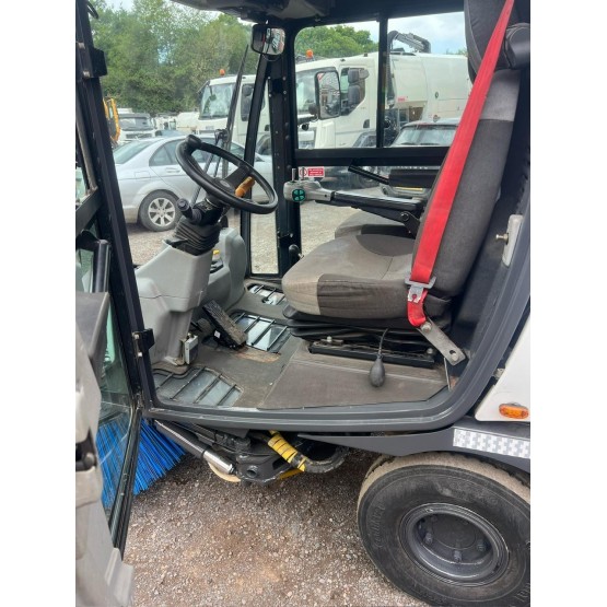 2020 JOHNSTON CX202 ROAD SWEEPER in Compact Sweepers