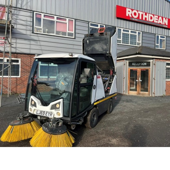 2020 JOHNSTON CX202 ROAD SWEEPER in Compact Sweepers