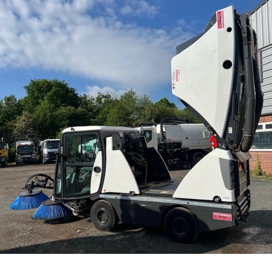 2019 JOHNSTON CX202 ROAD SWEEPER in Compact Sweepers