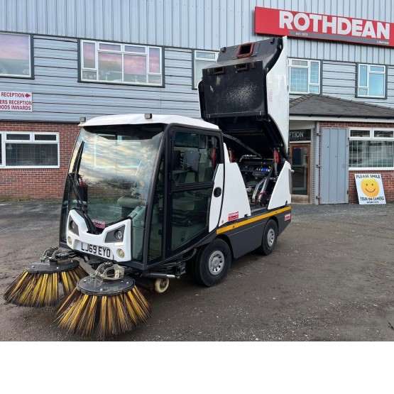 2020 JOHNSTON CX202 ROAD SWEEPER in Compact Sweepers