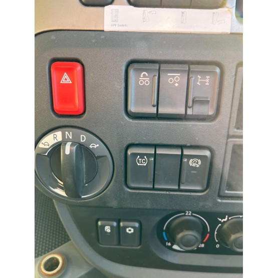 2014 DAF XF510 EURO 6 SUPER SPACE CAB in 6x2 Tractor Units