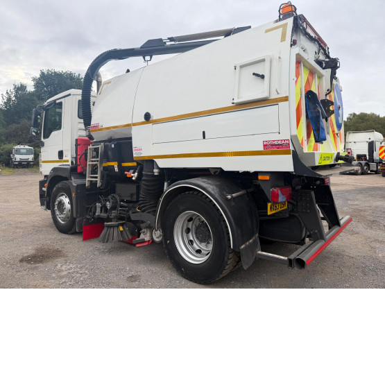 2013 MAN TGM15.250 EEV ROAD SWEEPER in Truck Mounted Sweepers