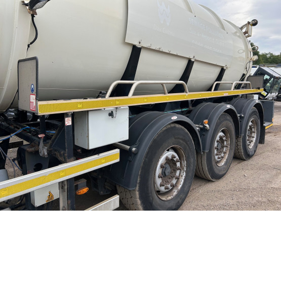 2015 WHALE TANKERS VACUUM TANKER in Vacuum Tankers Trailers