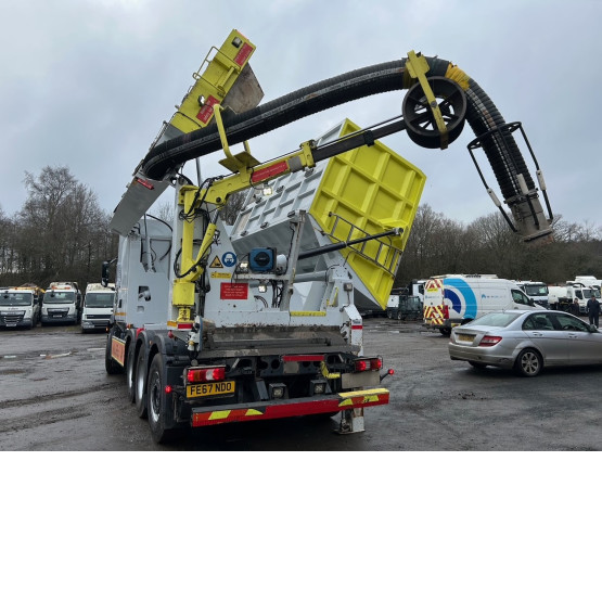 2017 MERCEDES RSP VACUUM EXCAVATOR ESE 6RD 8000L in Gulley Suckers and Jetters