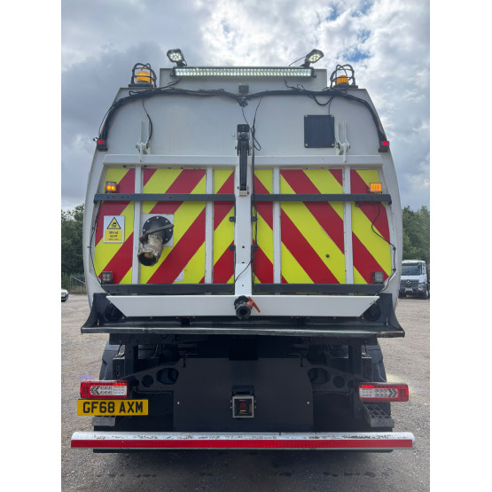 2018 VOLVO FM 330 Globetrotter in Truck Mounted Sweepers