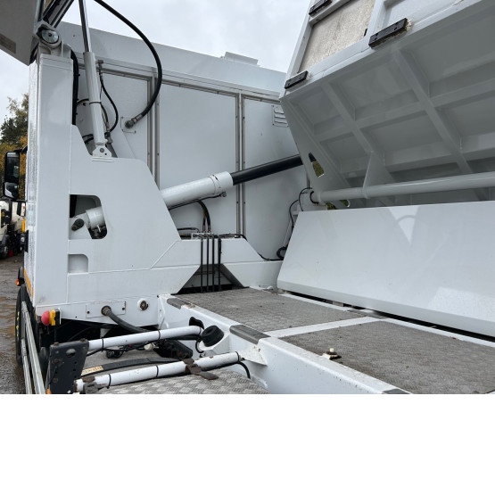 2017 MERCEDES ANTOS 2542 BLUETEC 6 in Gulley Suckers and Jetters