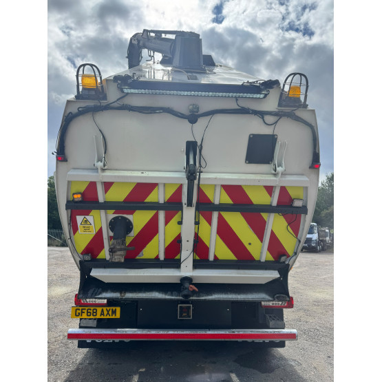 2018 VOLVO FM 330 Globetrotter in Truck Mounted Sweepers