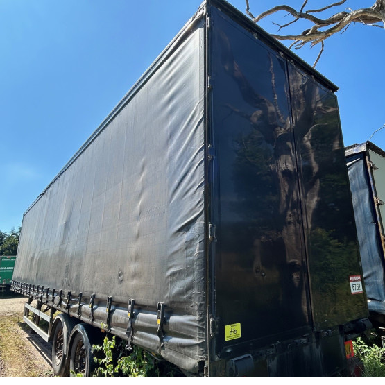 2004 M & G CURTAIN SIDER in Curtain Siders Trailers