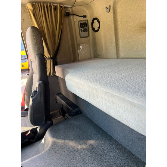 2012 DAF CF85-410 SKY CAB in 4x2 Tractor Units