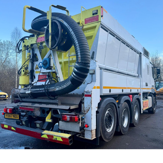 2017 MERCEDES RSP VACUUM EXCAVATOR ESE 6RD 8000L in Gulley Suckers and Jetters