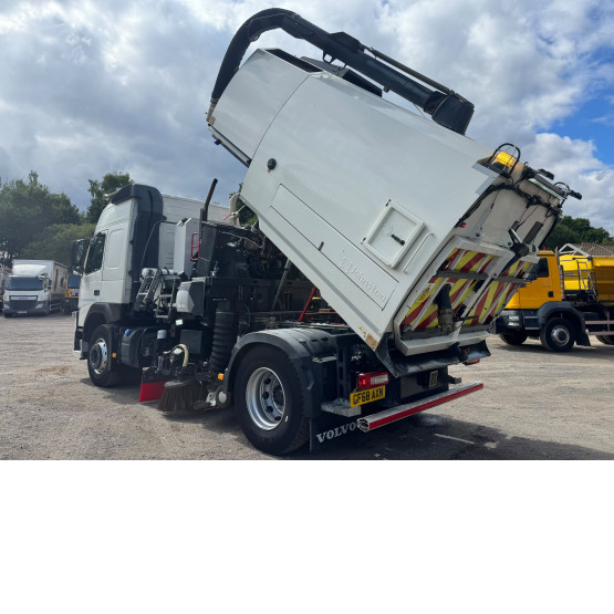 2018 VOLVO FM 330 Globetrotter in Truck Mounted Sweepers