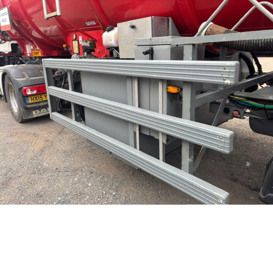 2004 WHALE WASTE DISPOSAL TANKER in Vacuum Tankers Trailers