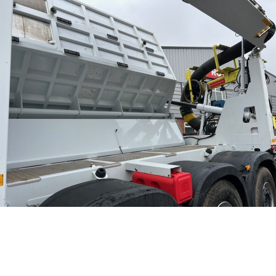 2017 MERCEDES RSP VACUUM EXCAVATOR ESE 6RD 8000L in Gulley Suckers and Jetters