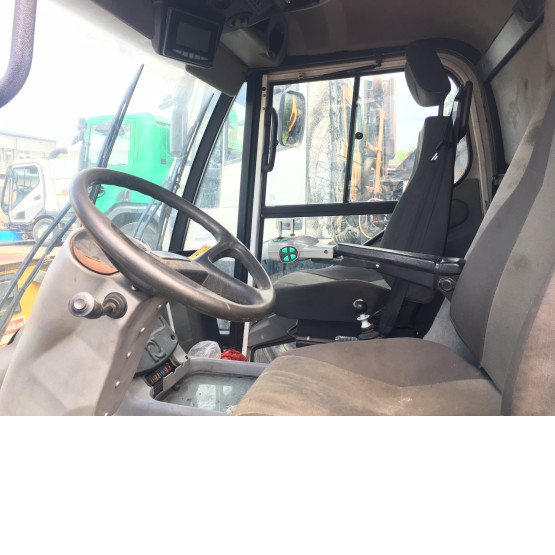 2011 JOHNSTON C400 ROAD SWEEPER in Compact Sweepers