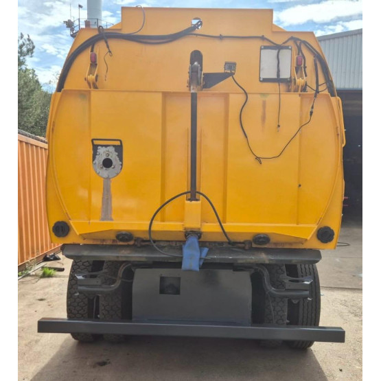 2010 MERCEDES ATEGO1324 BLUETEC 5 ROAD SWEEPER in Truck Mounted Sweepers