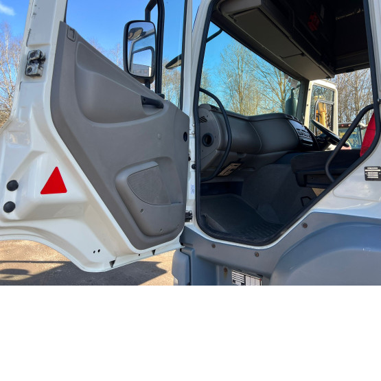 2012 DAF CF85-410 SKY CAB in 4x2 Tractor Units