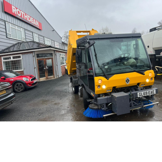 2019 SCARAB M25H in Compact Sweepers