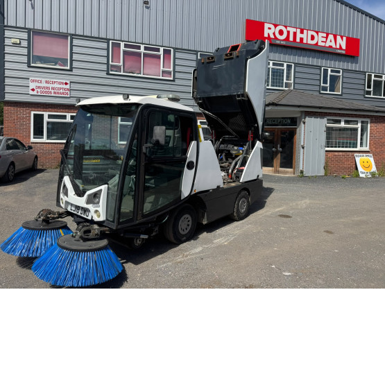 2018 JOHNSTON CX201 in Compact Sweepers